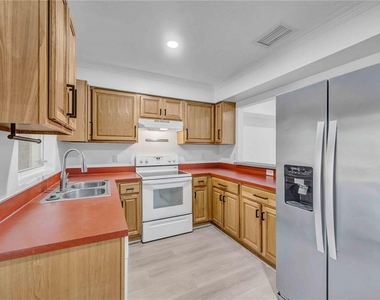 727 Kensington Lake Circle - Photo Thumbnail 24