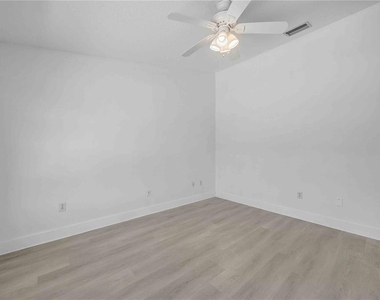 727 Kensington Lake Circle - Photo Thumbnail 47