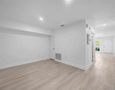 727 Kensington Lake Circle - Photo Thumbnail 17