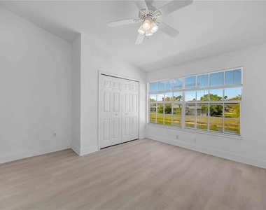 727 Kensington Lake Circle - Photo Thumbnail 45