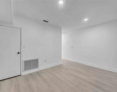 727 Kensington Lake Circle - Photo Thumbnail 19