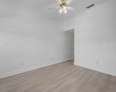 727 Kensington Lake Circle - Photo Thumbnail 34
