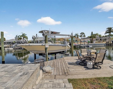 6337 Cocoa Lane - Photo Thumbnail 4