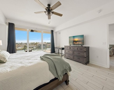 125 Island Way - Photo Thumbnail 14