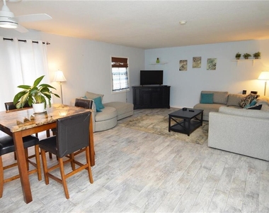 3873 Pompano Drive Se - Photo Thumbnail 13