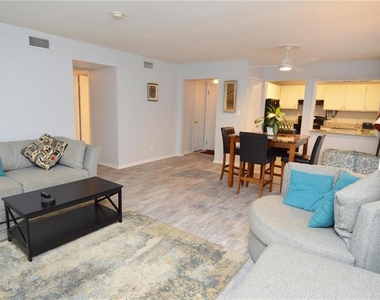 3873 Pompano Drive Se - Photo Thumbnail 5