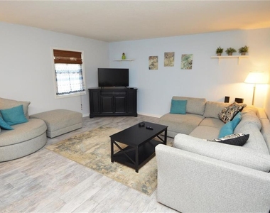 3873 Pompano Drive Se - Photo Thumbnail 15