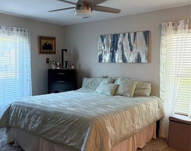 1225 Pine Ridge Circle W - Photo Thumbnail 12