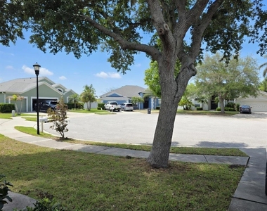 10805 Australian Pine Drive - Photo Thumbnail 13