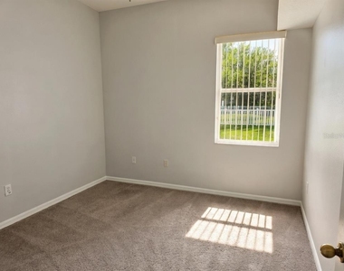 10805 Australian Pine Drive - Photo Thumbnail 5
