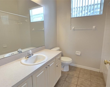 10805 Australian Pine Drive - Photo Thumbnail 7