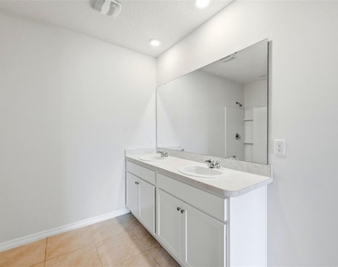 2725 Dumont Lane - Photo Thumbnail 24