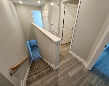 1007 N Tangerine Street - Photo Thumbnail 5