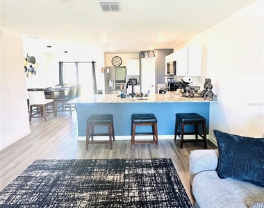 1053 Ambleside Dr - Photo Thumbnail 7