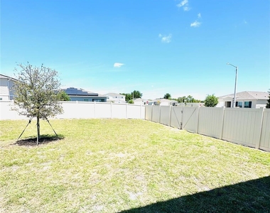 1053 Ambleside Dr - Photo Thumbnail 31