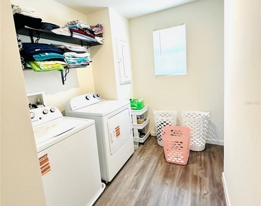 1053 Ambleside Dr - Photo Thumbnail 27