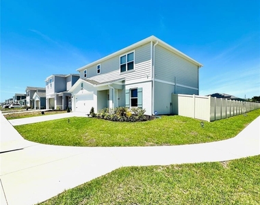 1053 Ambleside Dr - Photo Thumbnail 3
