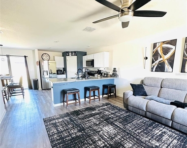 1053 Ambleside Dr - Photo Thumbnail 6