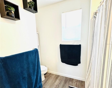 1053 Ambleside Dr - Photo Thumbnail 20