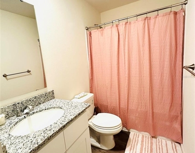 1053 Ambleside Dr - Photo Thumbnail 18