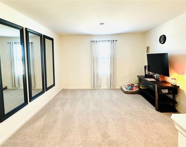 1053 Ambleside Dr - Photo Thumbnail 15