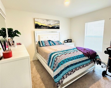 1053 Ambleside Dr - Photo Thumbnail 21