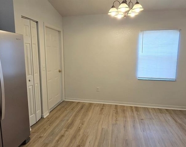 6875 Se 52nd Street - Photo Thumbnail 3
