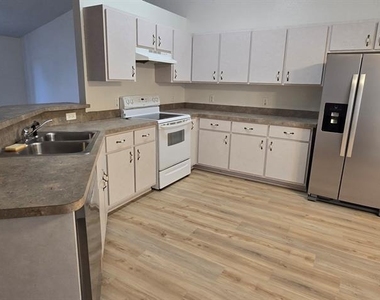 6875 Se 52nd Street - Photo Thumbnail 2