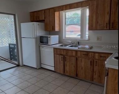 945 Bryan Court - Photo Thumbnail 6