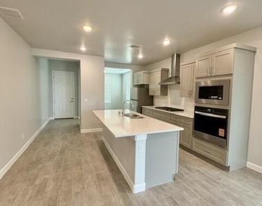 13972 Summer Valley Avenue - Photo Thumbnail 11