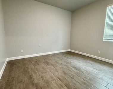 13972 Summer Valley Avenue - Photo Thumbnail 8