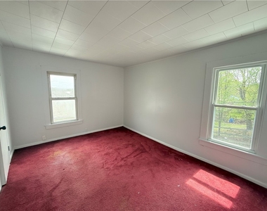358 Russell St - Photo Thumbnail 4