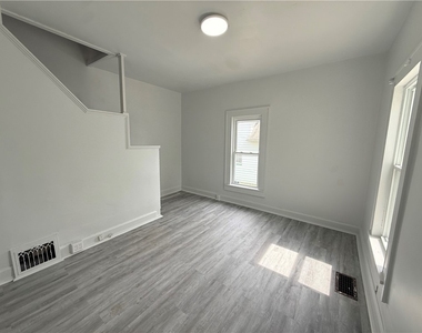358 Russell St - Photo Thumbnail 1