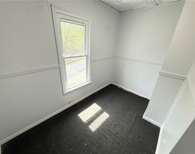 358 Russell St - Photo Thumbnail 5