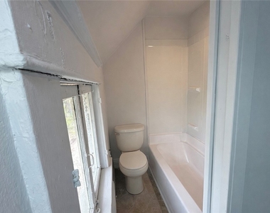 422 Prospect St - Photo Thumbnail 8