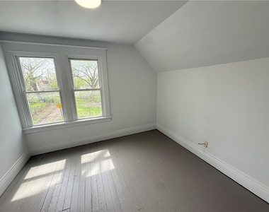 422 Prospect St - Photo Thumbnail 5