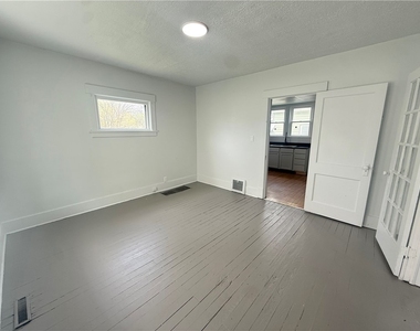 726 Baldwin Ave - Photo Thumbnail 2
