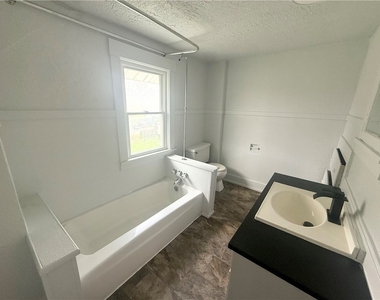 726 Baldwin Ave - Photo Thumbnail 4