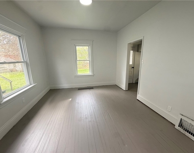 720 Baldwin Ave - Photo Thumbnail 2