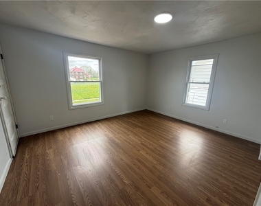720 Baldwin Ave - Photo Thumbnail 5