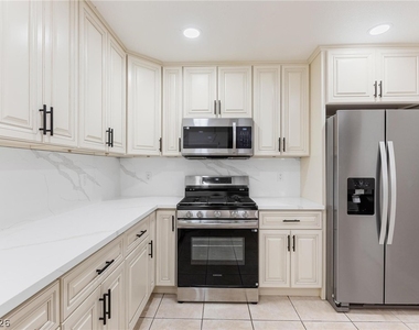 3647 Mcmurty Court - Photo Thumbnail 10