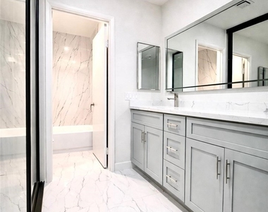 4724 Nara Vista Way - Photo Thumbnail 11