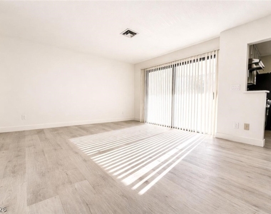 4724 Nara Vista Way - Photo Thumbnail 7