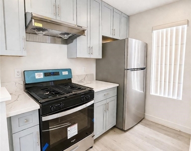 4724 Nara Vista Way - Photo Thumbnail 3