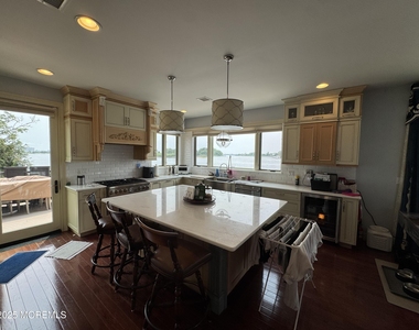 36 Beach Street - Photo Thumbnail 4