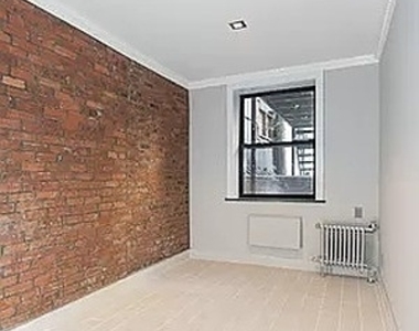 East 11th Street - Photo Thumbnail 4