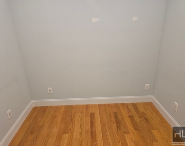 East 80th Street - Photo Thumbnail 5