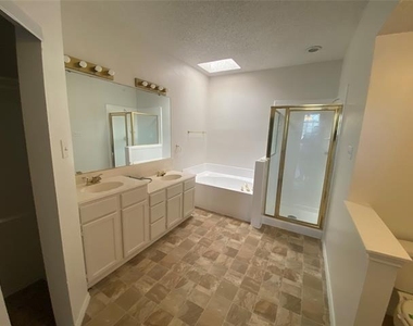 1409 Post Oak Drive - Photo Thumbnail 6