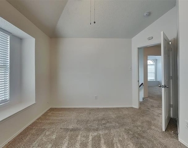 1409 Post Oak Drive - Photo Thumbnail 13