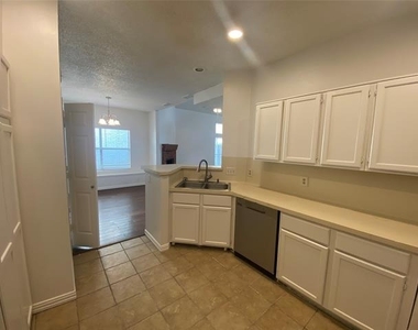 1409 Post Oak Drive - Photo Thumbnail 4